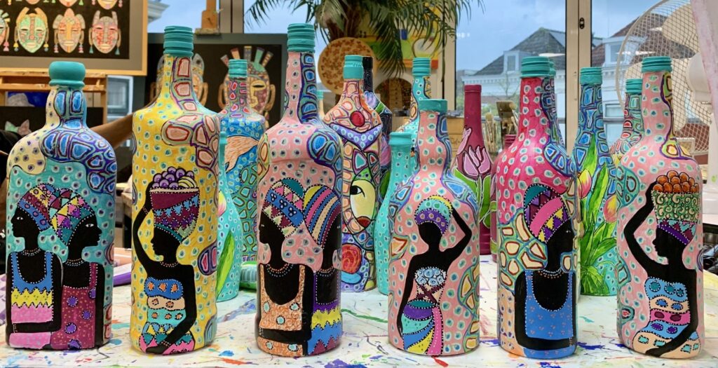 Mooie beschilderde flessen en vazen uit het kunstatelier te koop